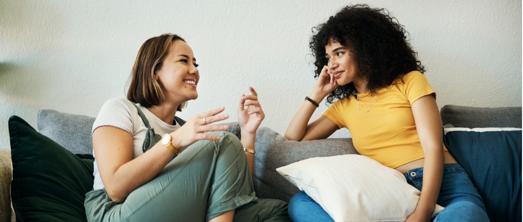 2 friends on sofa, chatting